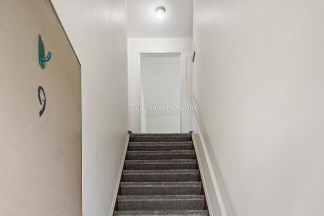 Building Photo - Welcoming 1 BD | 1 BA Conveniently Located...