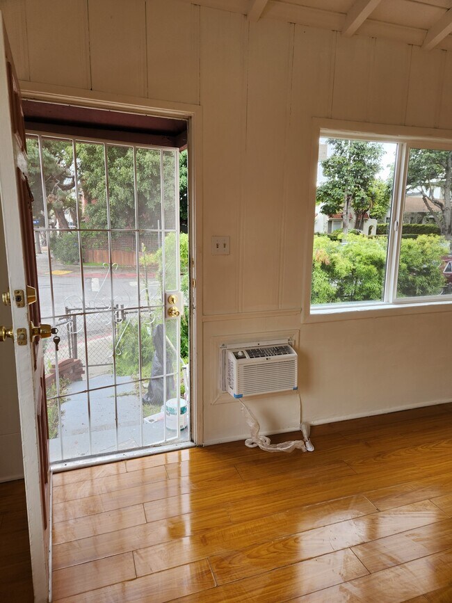 Foto del edificio - 7501 Norton Ave