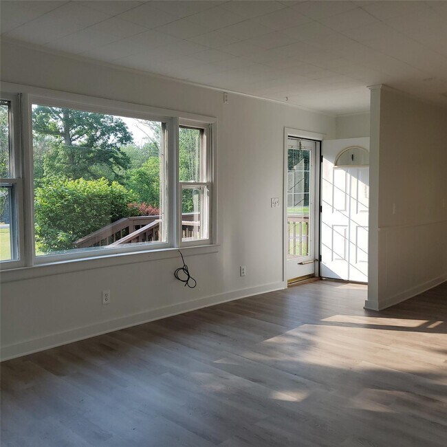 Foto del edificio - 5329 Searsville Rd