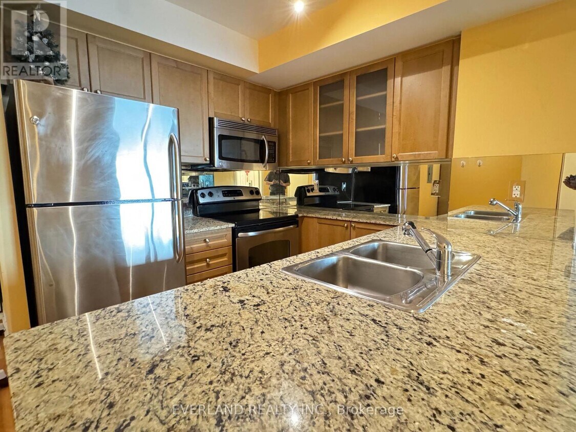 Photo principale - 761 Bay St.