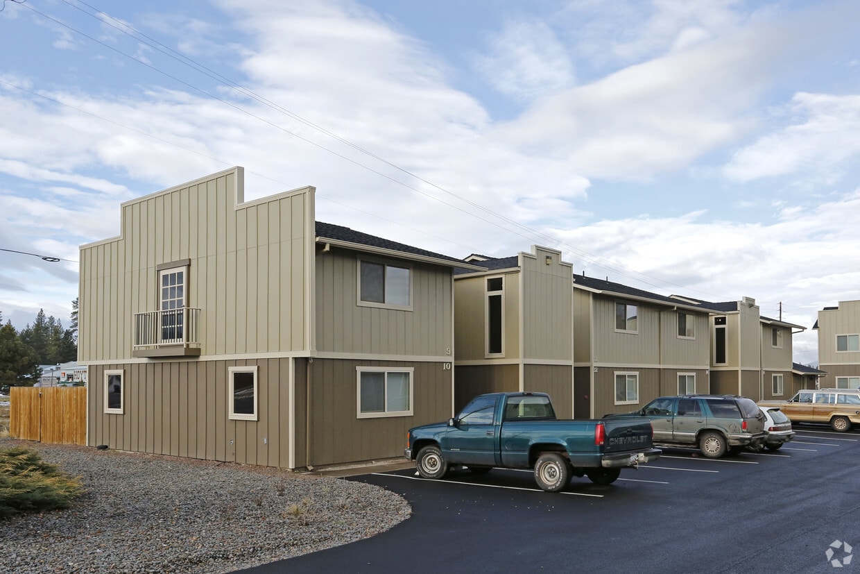 Primary Photo - Mountain High Apartments