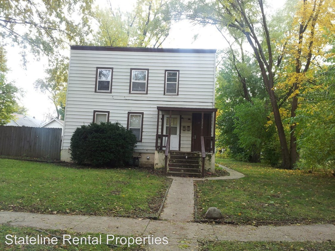 12191221 Benton St, Rockford, IL 61107 Room for Rent in Rockford, IL