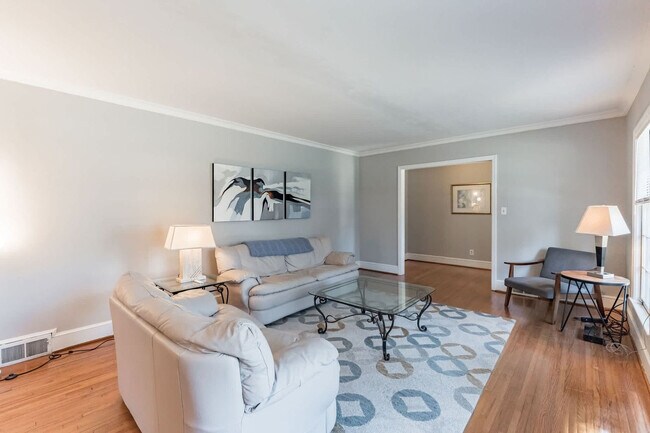 Foto del edificio - 3300 Eastburn Rd