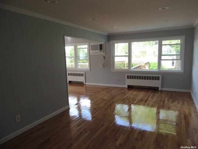 Building Photo - 7 Southard Dr