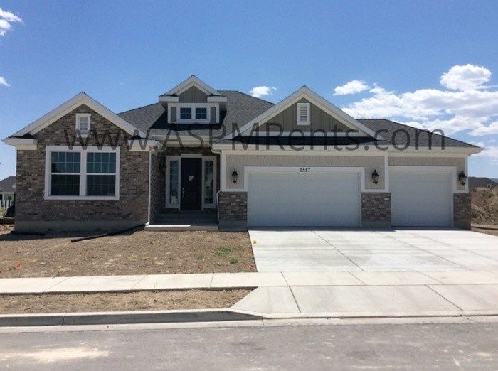 Foto principal - 2557 Midas Side Way