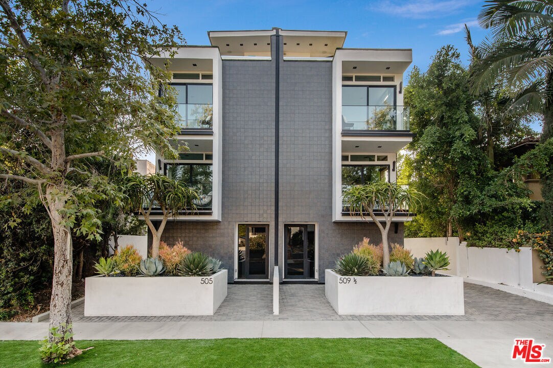 Foto principal - 505 N Sycamore Ave
