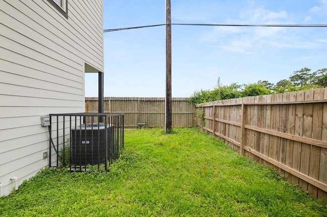 Building Photo - 8534 Woodlyn Rd