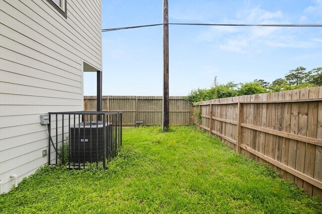 Foto del edificio - 8534 Woodlyn Rd