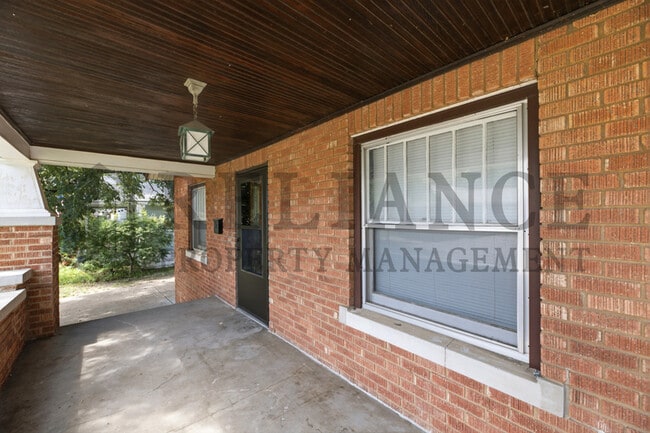 Building Photo - 525 Chautauqua