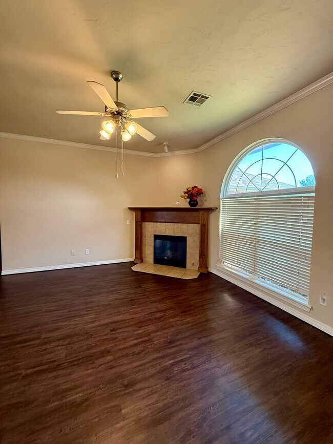Foto del edificio - Spacious Home in Apple Valley- Moore