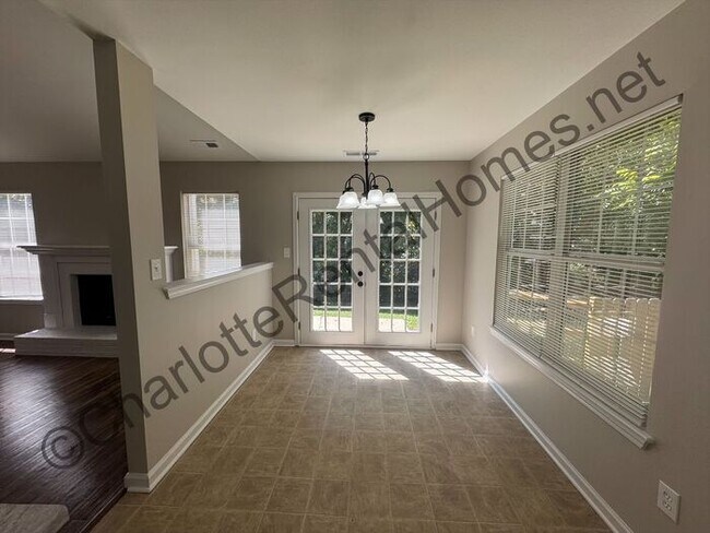 Foto del edificio - Beautiful 3 bedroom 2 bathroom home in Cha...