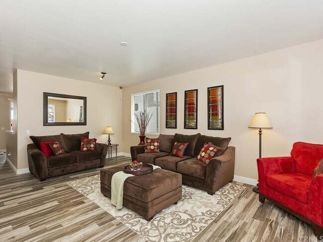 Foto del edificio - 12833 Biscayne Ave