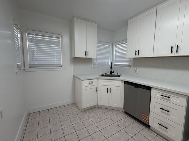 Building Photo - 32 Sanford Ave