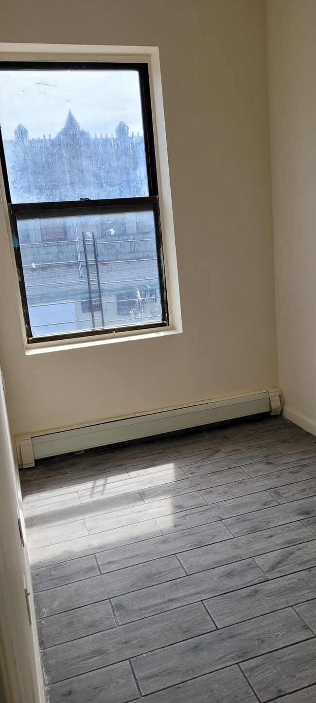 Photo - 1875 Carter Ave Apartments