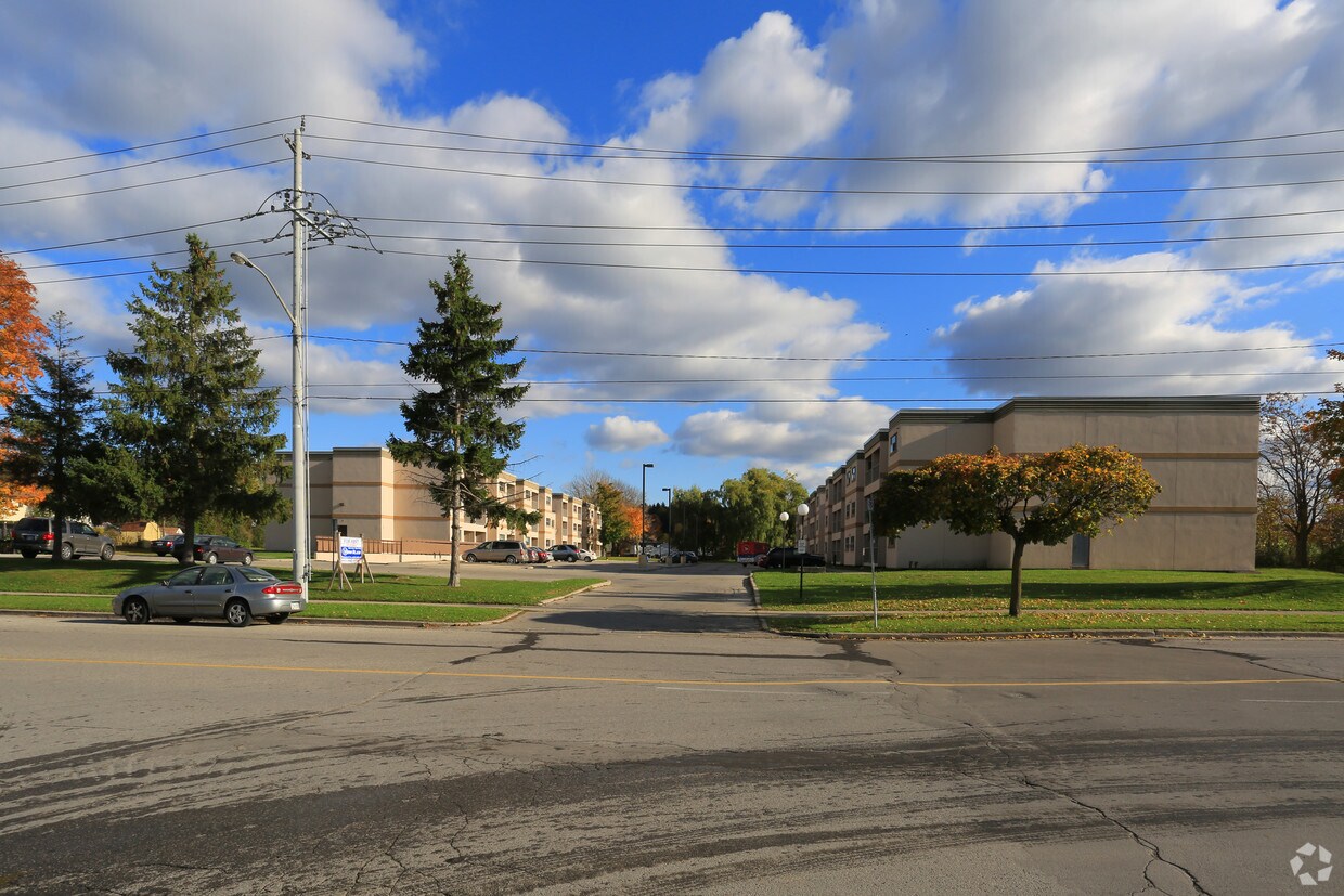 Pioneer Park Apartments Apartments 2141 Pioneer Dr Kitchener, ON