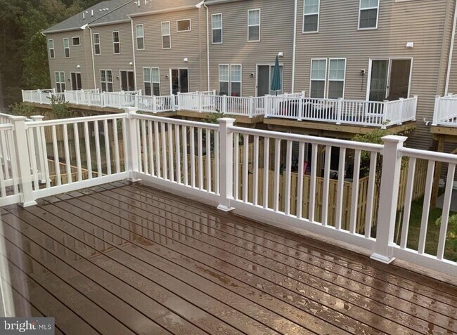 Foto del edificio - 8177 Agnes Ln