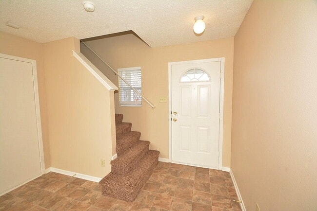 Building Photo - 911 Bentgrass Dr