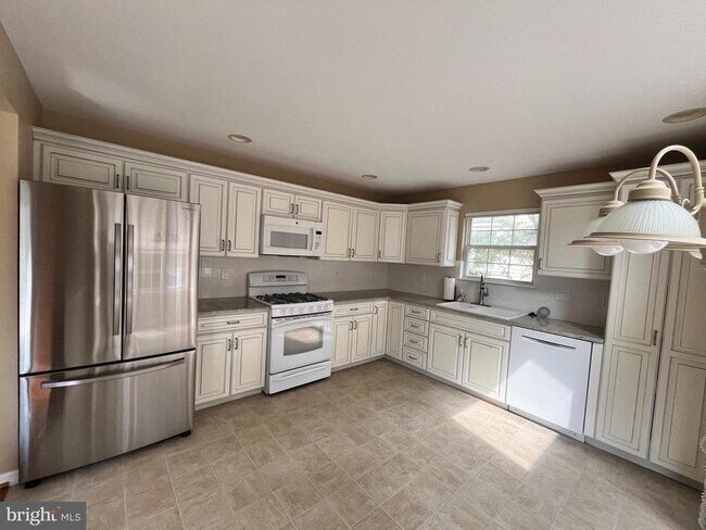 Building Photo - 144 Medinah Dr
