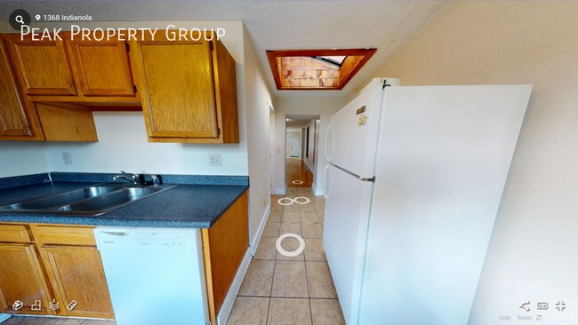 Foto del edificio - 1366-1368 Indianola Avenue-1368 Indianola Avenue