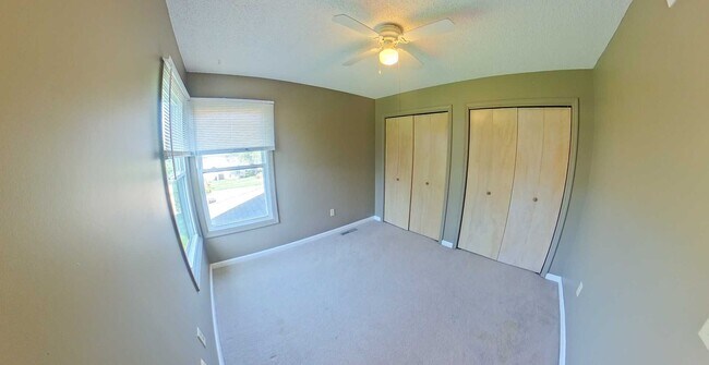 Foto del edificio - 3D Tour Available - West Side + Fenced-in ...