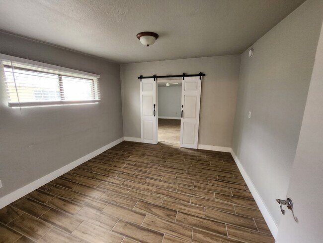 Foto del edificio - 1405 S Farmer Ave