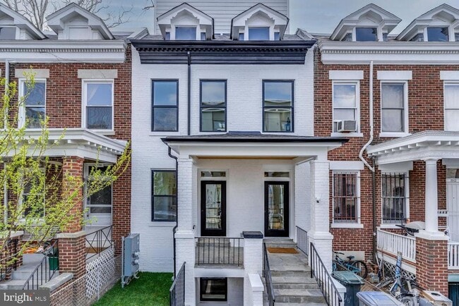 Building Photo - 1440 Oak St NW