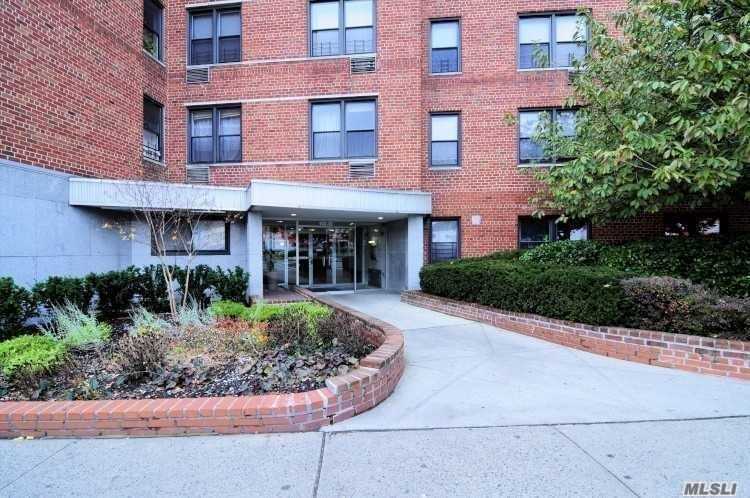 Foto principal - 102-30 Queens Blvd