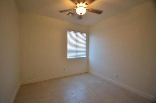 Building Photo - 1147 E Estate Rd