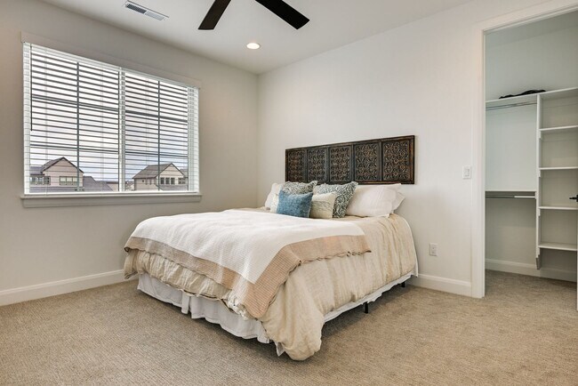 Foto del edificio - 6024 Beechwood Dr