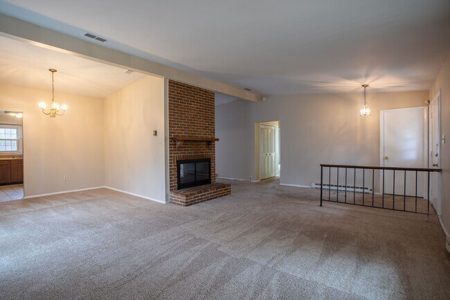 Foto del edificio - Stunning 3 BR/2 BA Single-Family Home in B...