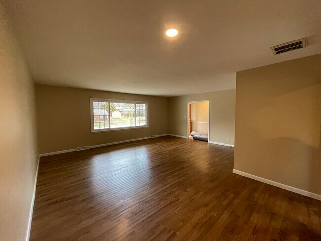 Building Photo - 3074 E Avalon Dr