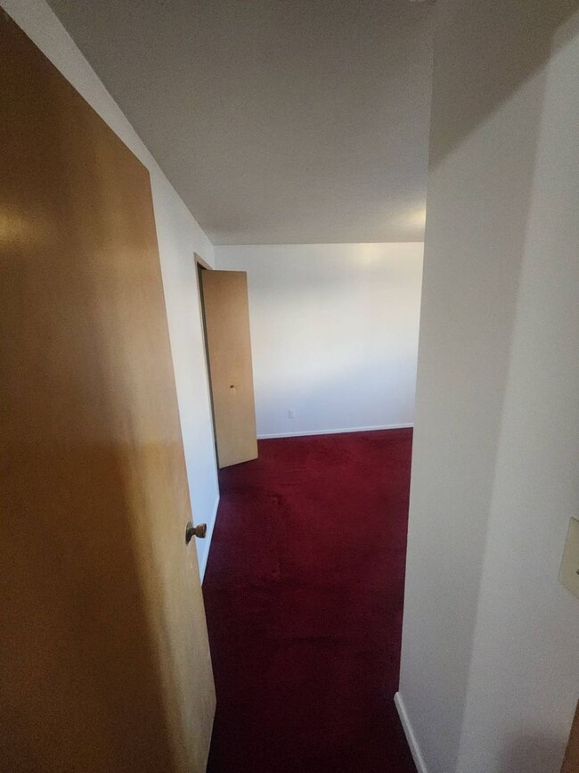 Building Photo - Charming 2-Bedroom Property in Prime Location