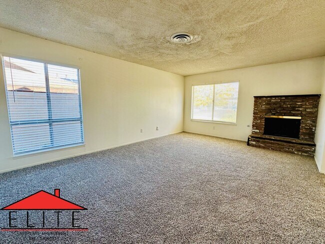 Building Photo - AVAILABLE NOW!