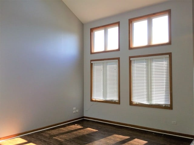 Building Photo - 262 Lakeview Court