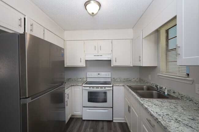Building Photo - 1205 Bethune St