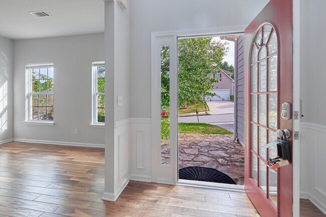 Foto del edificio - 4 bedroom house in Suwanee