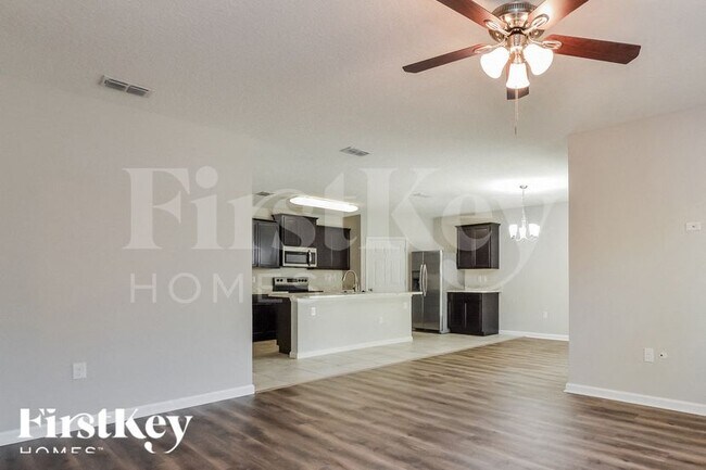 Building Photo - 2620 Falcon Ln