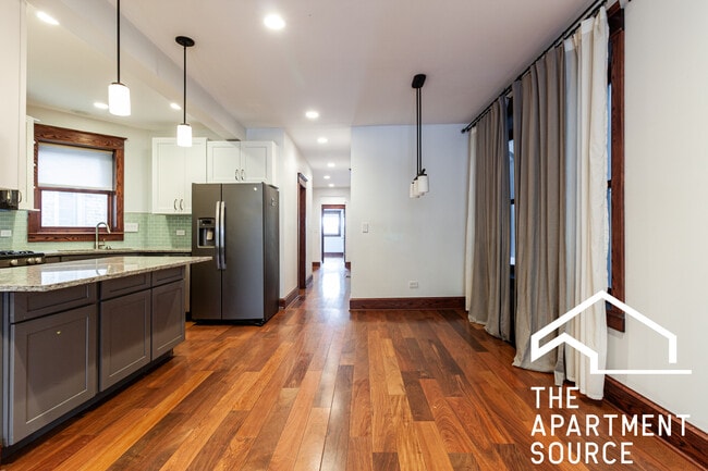 Foto del edificio - 1019 W Oakdale Ave