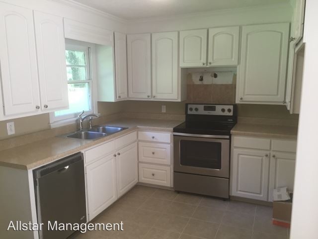Building Photo - 3 br, 1 bath House - 139 N Fox Hall Drive