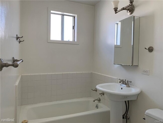 Building Photo - 3 br, 2 bath House - 2100 Dufour Ave