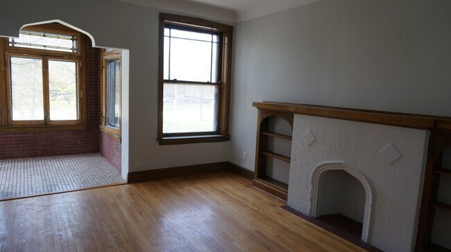 Foto del edificio - 2427 N Kedzie Blvd