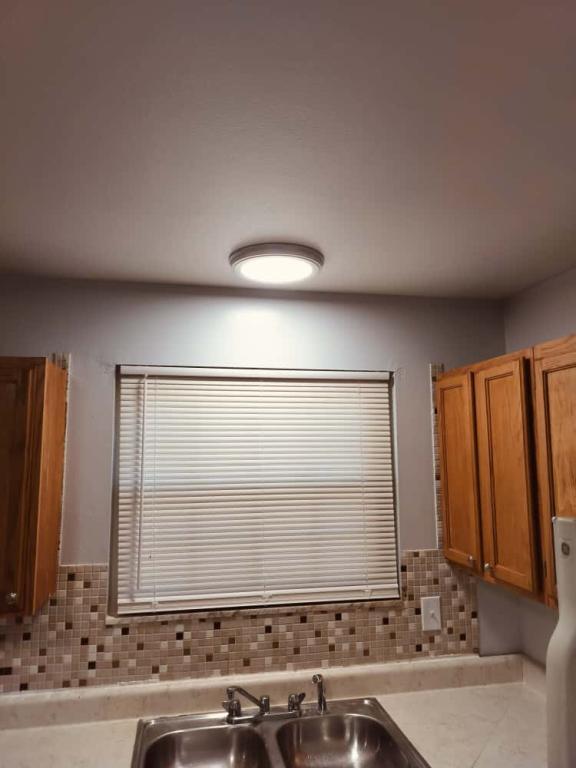 Foto del edificio - 2461 Duchess Dr