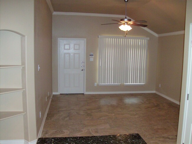 Building Photo - Beautiful 2 bed/2 bath off of Bunny Trail ...