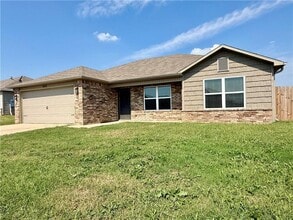 Building Photo - 868 NW Evans Cir