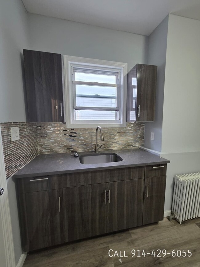 Foto del edificio - 157 Voss Ave