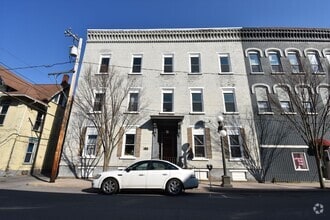 Building Photo - 312 N Grove St