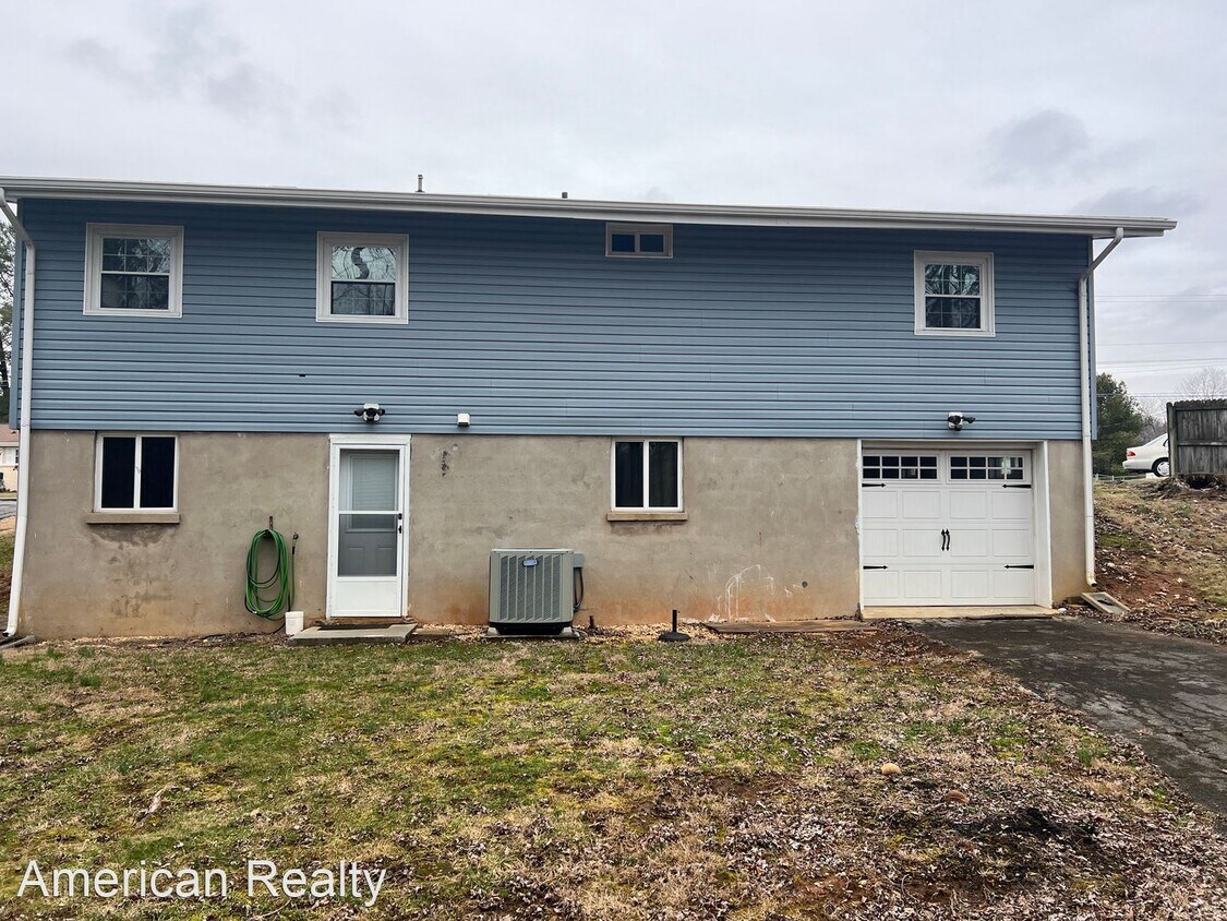 Primary Photo - 3 br, 1 bath House - 205 HEMLOCK STREET