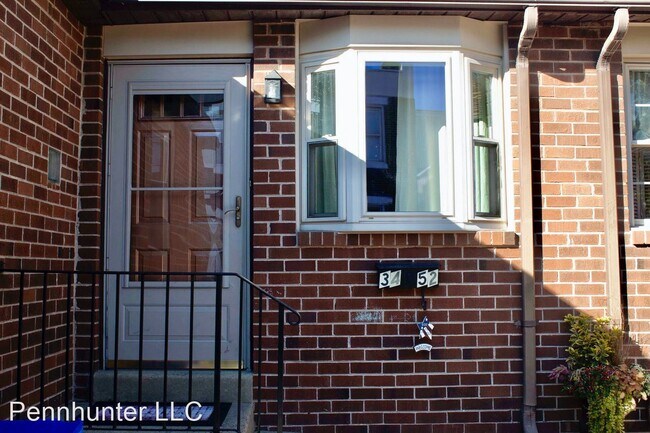 Building Photo - 2 br, 1.5 bath House - 3452 Livingston St.
