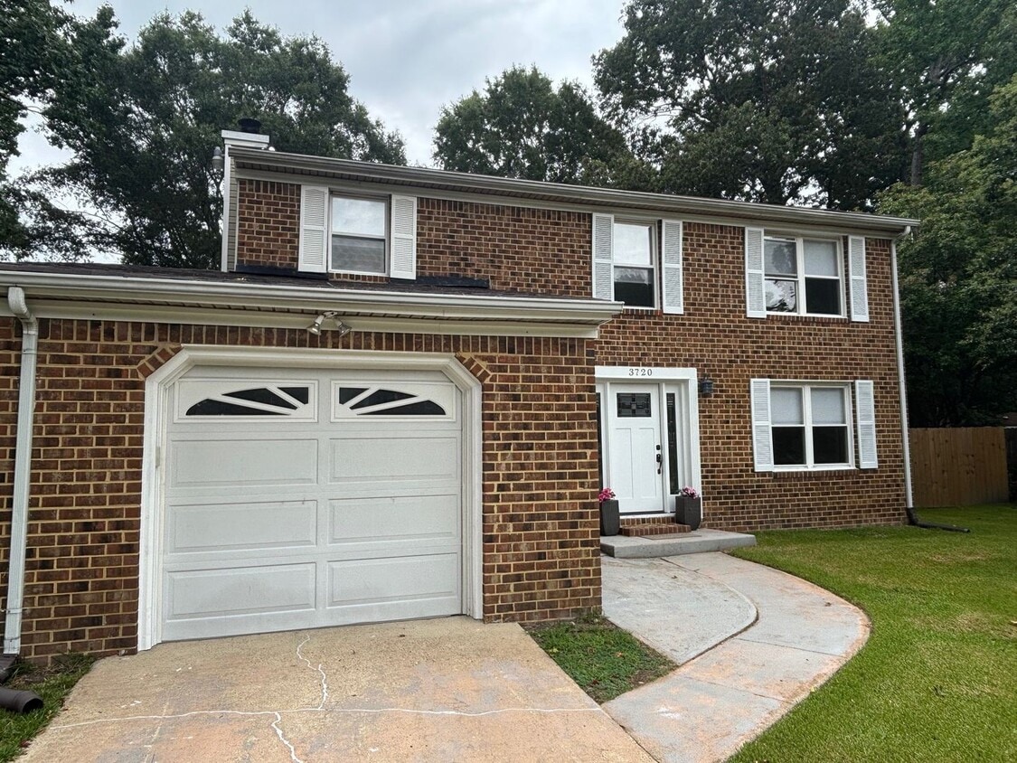Primary Photo - 4 Bedroom 2.5 Bathroom Detached Single Fam...