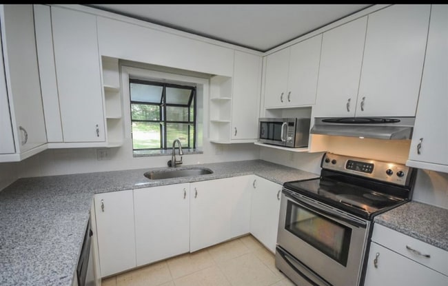 Photo - 194 Meridianna Dr House